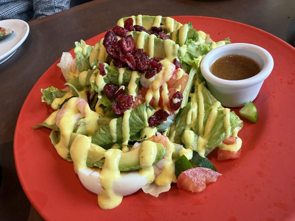 シュリンプとアボカドのカリフォルニアサラダ